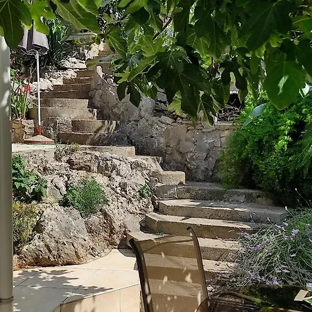 Villa Sarah * 特罗吉尔